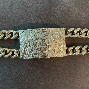 Rihanna gold chocker necklace. Large gold plate. Light weight. So sexy and cool!